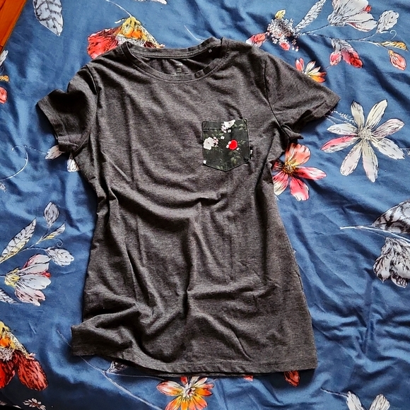 TAG t-shirt, SMALL - Picture 2 of 2